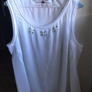 Simply Vera White flowing top - Size L